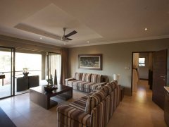 shepherds_tree_-_family_suite_lounge.jpg